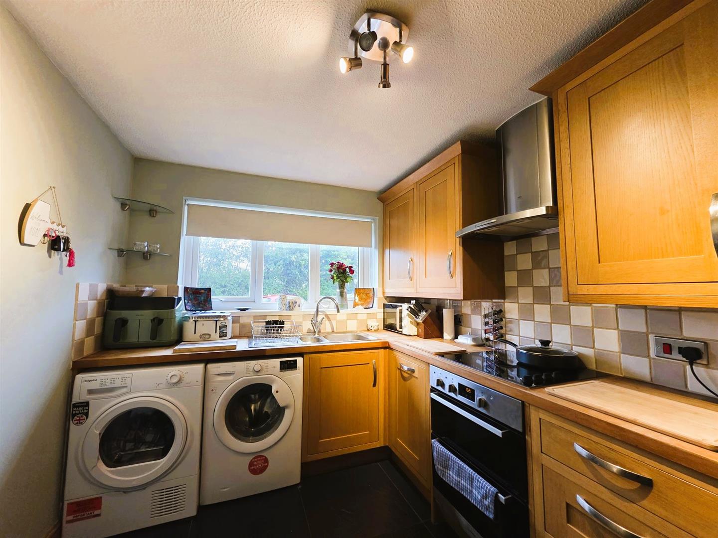 Llwyn Cyfarthwch, Llanelli, SA15 1GY